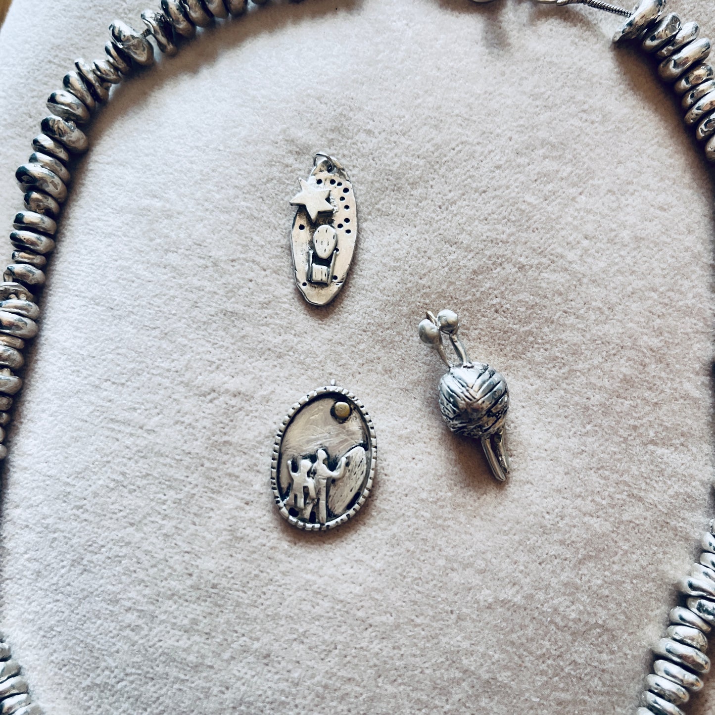 Hot air balloon and star pendant